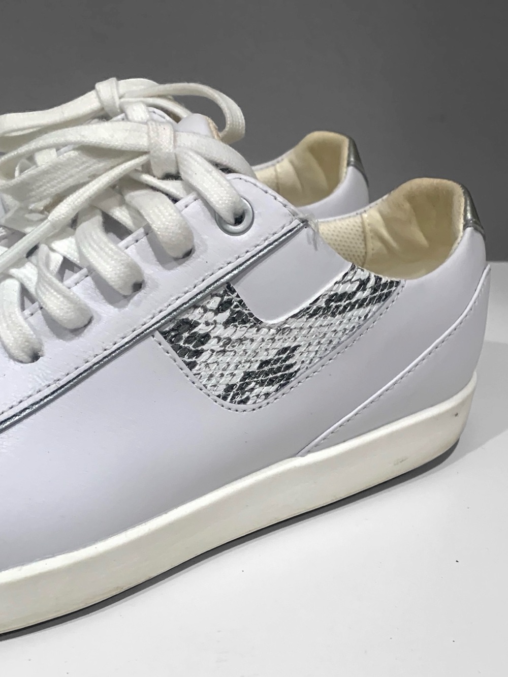FootJoy Women’s Links Golf Shoes Spikeless Leather White Snake 7.5 - Picture 2 of 10